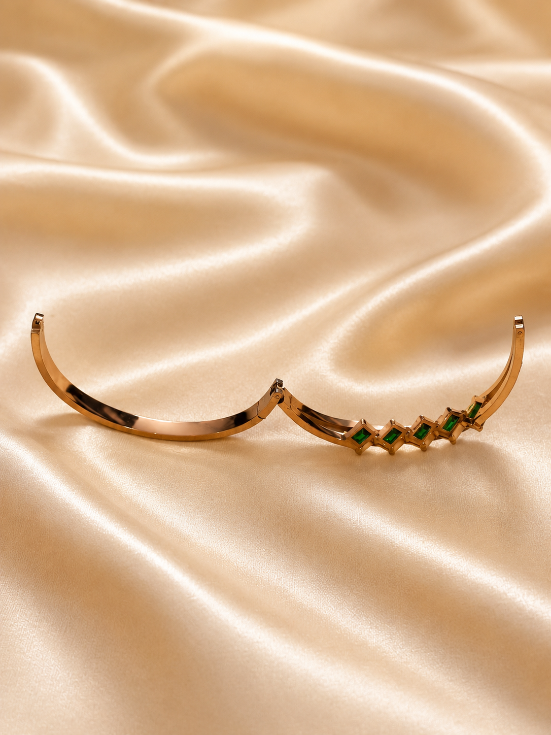 Emerald Grace Designer Kada