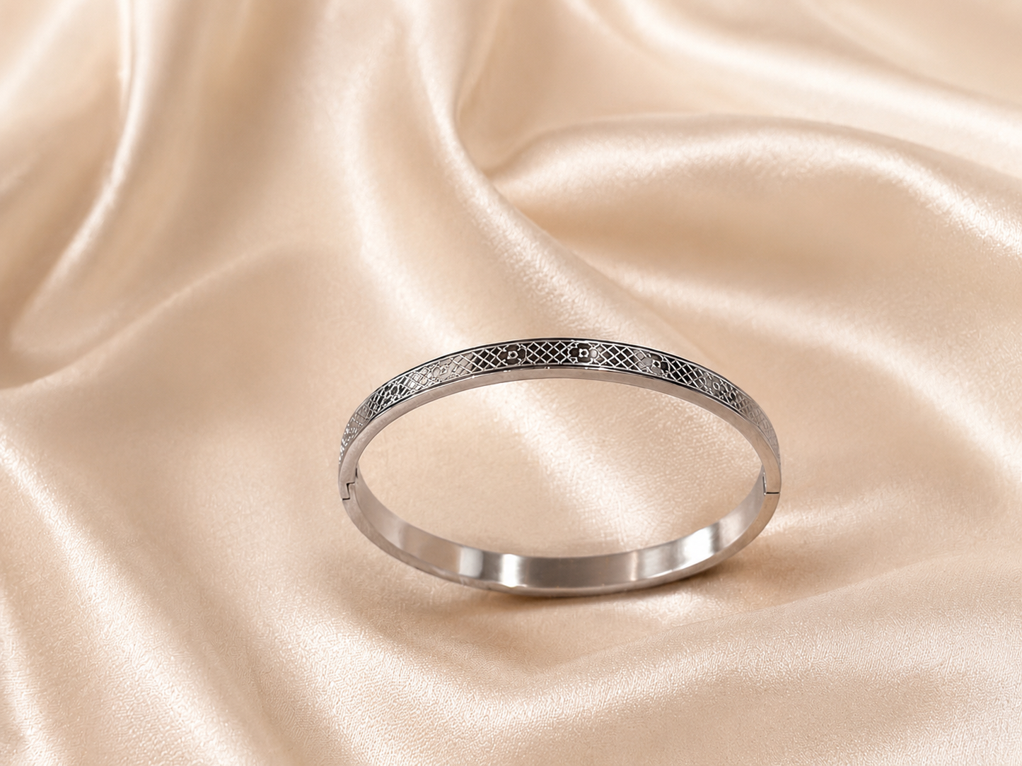 Silver noir Floral Kada