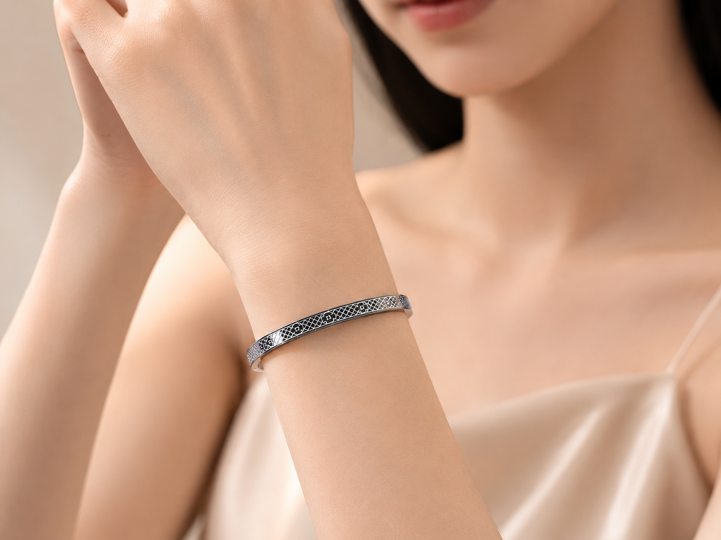 Silver noir Floral Kada